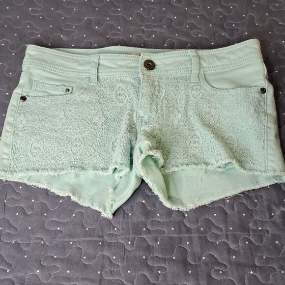 Mudd jean shorts size 5 - Picture 1 of 4